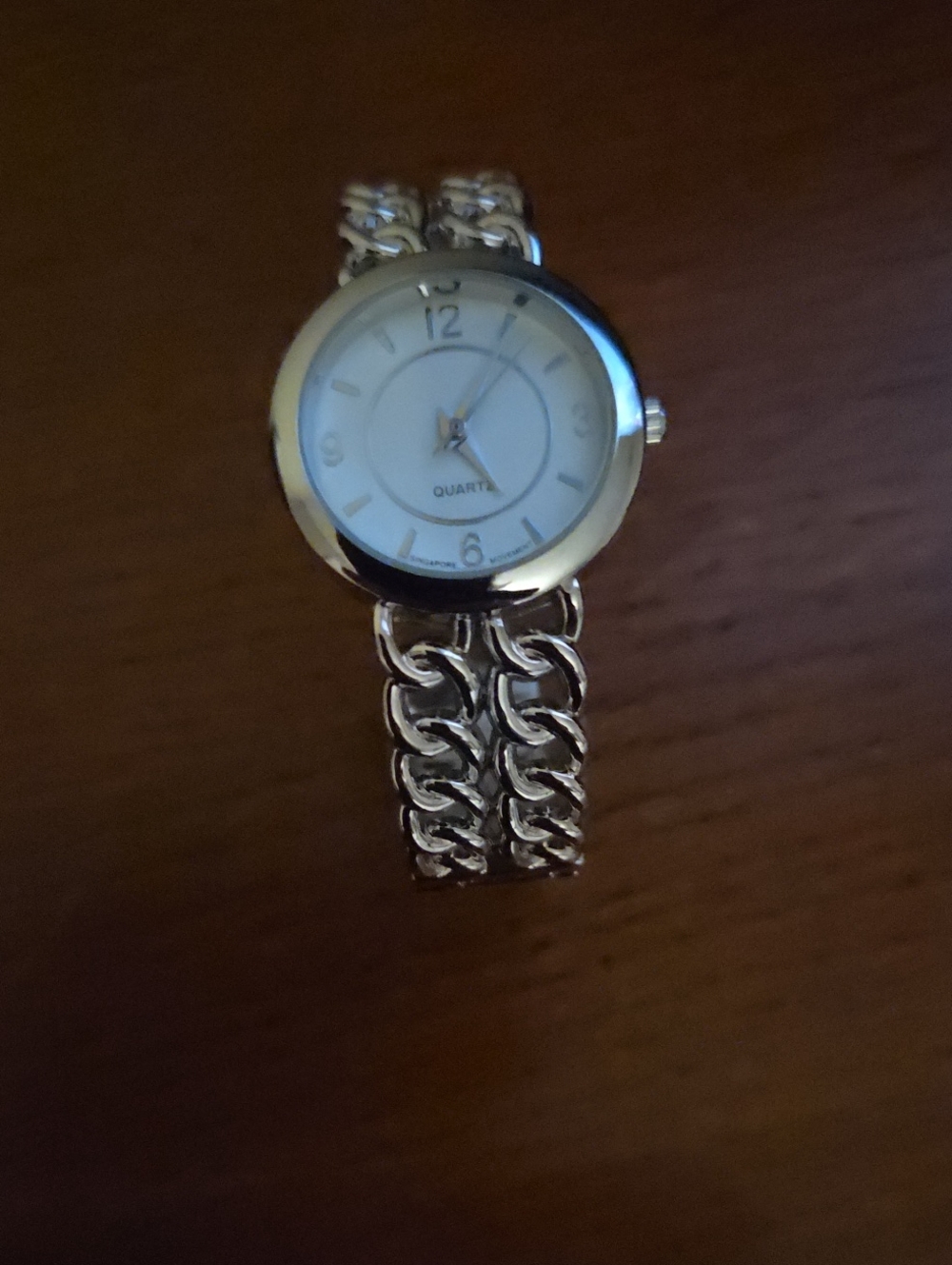 Silver Chain-Link Women's Quartz Watch - Classic Silver Tone